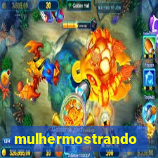 mulhermostrandoopeito